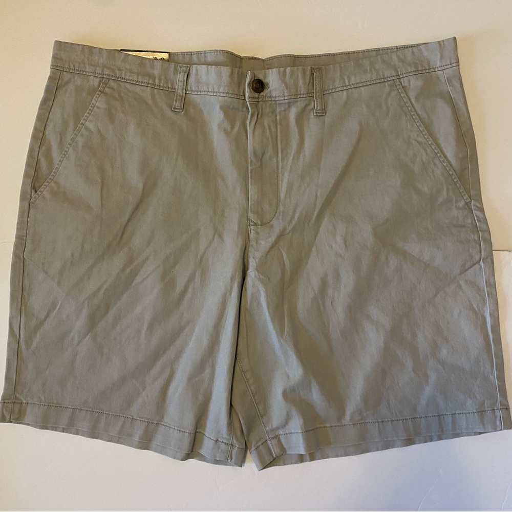 NWT Men’s Flat Front 9” Inseam khaki Shorts